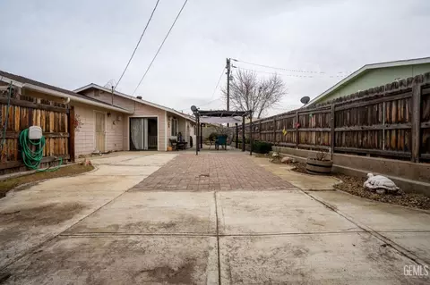 Exterior - 21621 Golden Hills Blvd, Tehachapi, CA 93561 photo 1 of 4