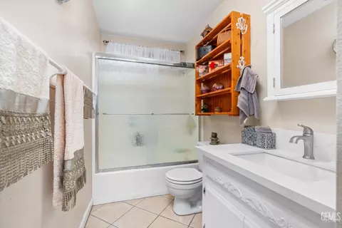 Bath - 21621 Golden Hills Blvd, Tehachapi, CA 93561 photo 1 of 2