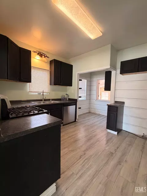 Kitchen - 429 D St, Taft, CA 93268 photo 1 of 2