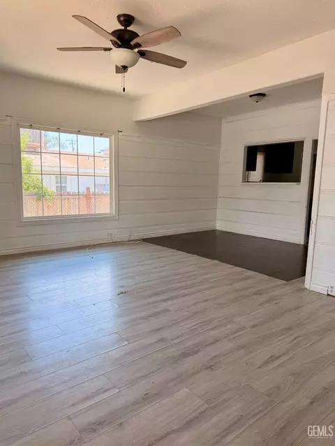 Living - 429 D St, Taft, CA 93268 photo 2 of 2