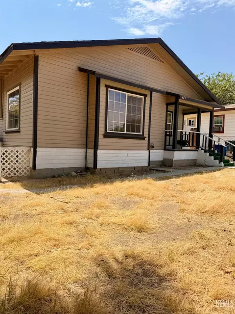 Other - 429 D St, Taft, CA 93268 photo 7 of 9