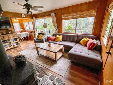 Living - 39 Jessie Way, Posey, CA 93260 photo 3 of 5