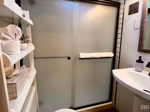 Bath - 39 Jessie Way, Posey, CA 93260 photo 2 of 3