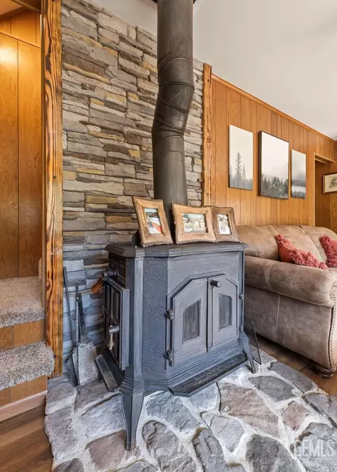 Living - 39 Jessie Way, Posey, CA 93260 photo 5 of 5