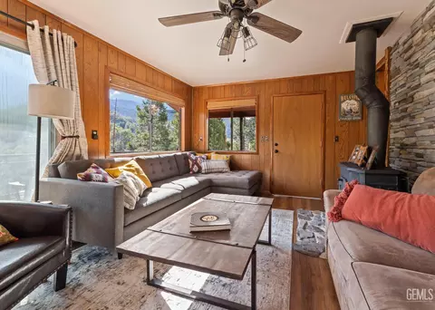 Living - 39 Jessie Way, Posey, CA 93260 photo 2 of 5
