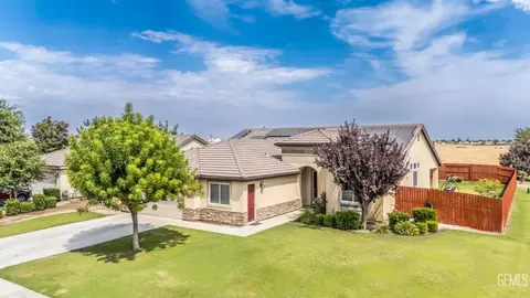 9500 Meadow Falls Dr, Bakersfield, CA 93311