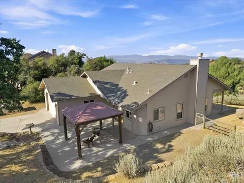 Exterior - 24650 Sandpiper Ct, Tehachapi, CA 93561 photo 2 of 13