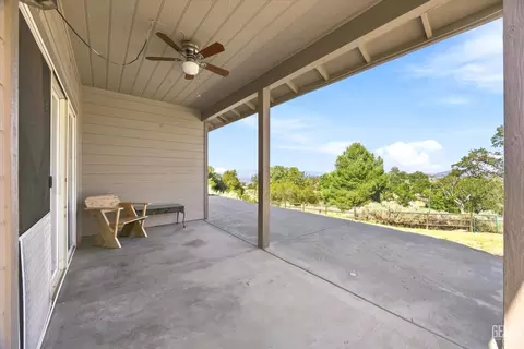 Exterior - 24650 Sandpiper Ct, Tehachapi, CA 93561 photo 7 of 13