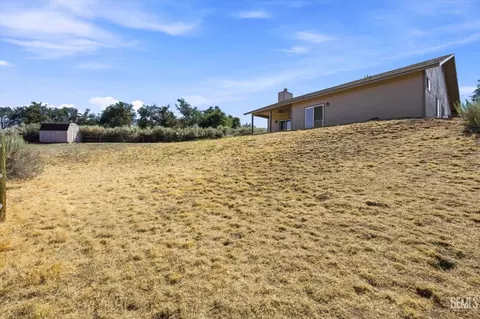 Exterior - 24650 Sandpiper Ct, Tehachapi, CA 93561 photo 9 of 13