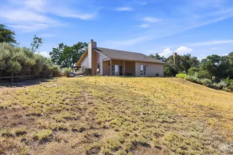 Exterior - 24650 Sandpiper Ct, Tehachapi, CA 93561 photo 11 of 13