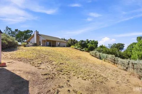 Exterior - 24650 Sandpiper Ct, Tehachapi, CA 93561 photo 12 of 13