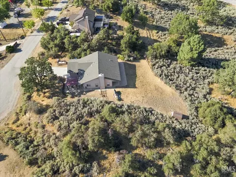 View/Area - 24650 Sandpiper Ct, Tehachapi, CA 93561 photo 7 of 8