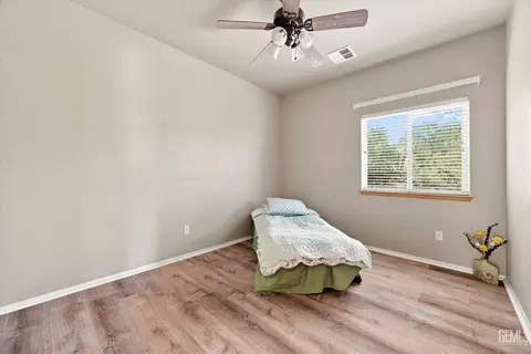Bedroom - 24650 Sandpiper Ct, Tehachapi, CA 93561 photo 3 of 6