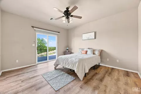 Bedroom - 24650 Sandpiper Ct, Tehachapi, CA 93561 photo 1 of 6
