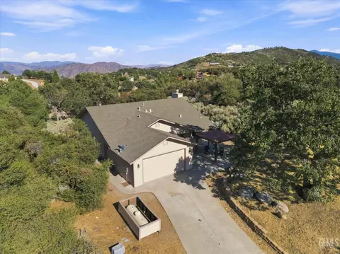 View/Area - 24650 Sandpiper Ct, Tehachapi, CA 93561 photo 2 of 8