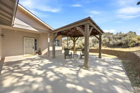 Exterior - 24650 Sandpiper Ct, Tehachapi, CA 93561 photo 1 of 13