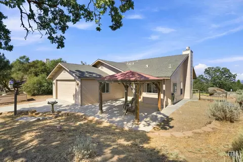 Exterior - 24650 Sandpiper Ct, Tehachapi, CA 93561 photo 4 of 13