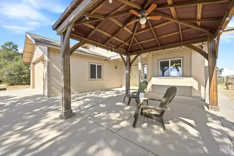 Exterior - 24650 Sandpiper Ct, Tehachapi, CA 93561 photo 5 of 13