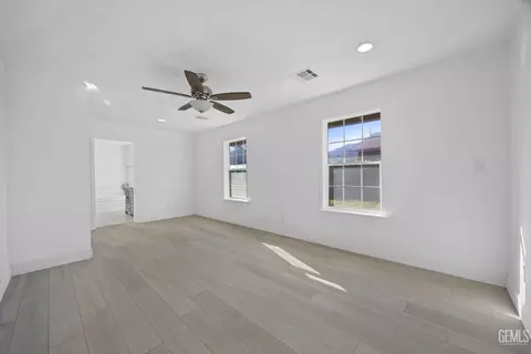 Bedroom - 30150 Jamaica Dunes Dr, Tehachapi, CA 93561 photo 3 of 8