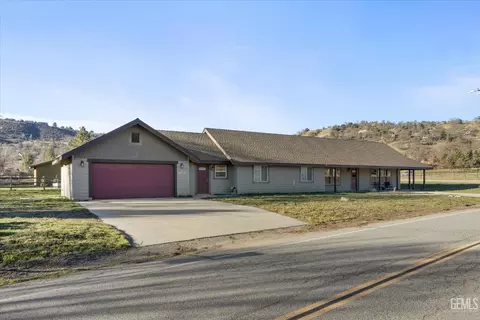 Exterior - 30150 Jamaica Dunes Dr, Tehachapi, CA 93561 photo 5 of 8