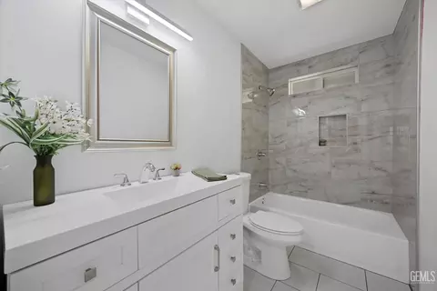 Bath - 30150 Jamaica Dunes Dr, Tehachapi, CA 93561 photo 5 of 5