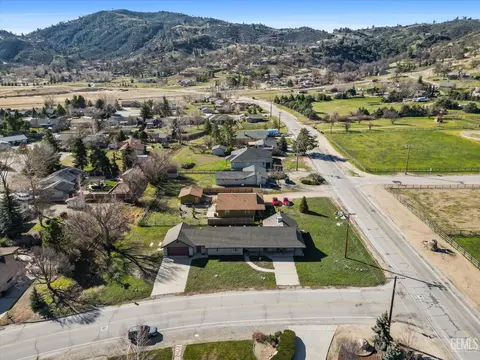 View/Area - 30150 Jamaica Dunes Dr, Tehachapi, CA 93561 photo 3 of 4