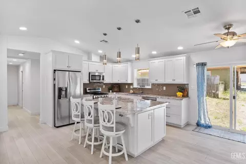 Kitchen - 30150 Jamaica Dunes Dr, Tehachapi, CA 93561 photo 1 of 4