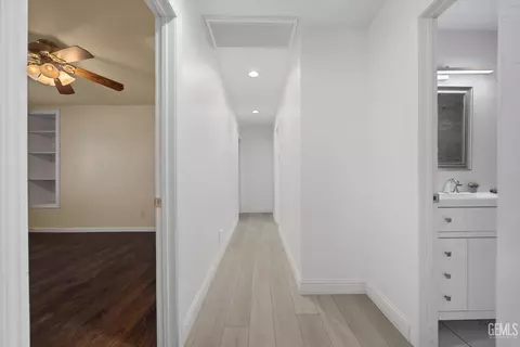 Entry Way - 30150 Jamaica Dunes Dr, Tehachapi, CA 93561 photo 3 of 3
