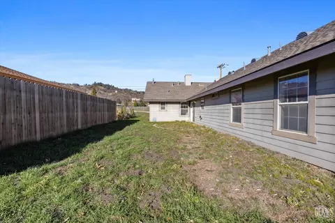 Exterior - 30150 Jamaica Dunes Dr, Tehachapi, CA 93561 photo 8 of 8