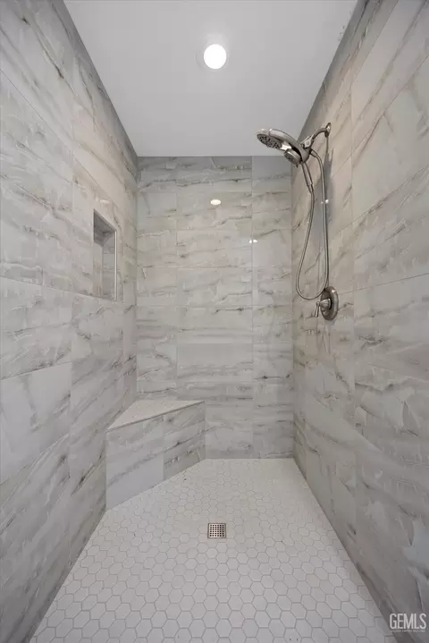 Bath - 30150 Jamaica Dunes Dr, Tehachapi, CA 93561 photo 3 of 5