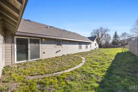 Exterior - 30150 Jamaica Dunes Dr, Tehachapi, CA 93561 photo 7 of 8