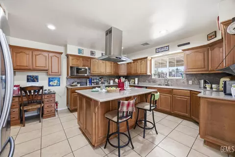 Kitchen - 17381 Bold Venture Dr, Tehachapi, CA 93561 photo 1 of 5