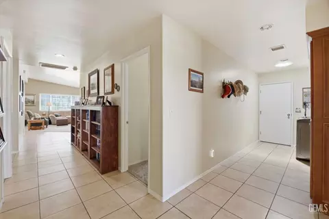 Entry Way - 17381 Bold Venture Dr, Tehachapi, CA 93561 photo 4 of 4