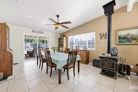 Dining - 17381 Bold Venture Dr, Tehachapi, CA 93561 photo 1 of 2