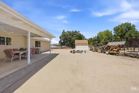 Exterior - 17381 Bold Venture Dr, Tehachapi, CA 93561 photo 8 of 10