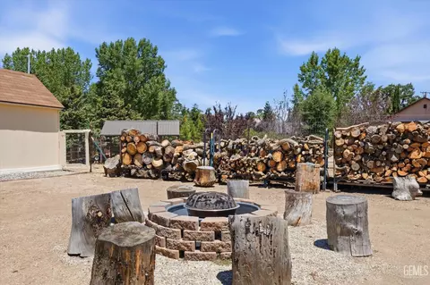 Exterior - 17381 Bold Venture Dr, Tehachapi, CA 93561 photo 9 of 10