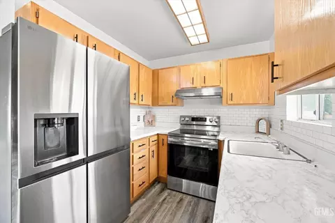 Kitchen - 24220 Arroyo Ct, Tehachapi, CA 93561 photo 1 of 3