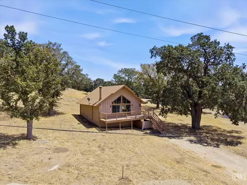 Exterior - 24220 Arroyo Ct, Tehachapi, CA 93561 photo 3 of 6