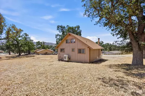 Exterior - 24220 Arroyo Ct, Tehachapi, CA 93561 photo 5 of 6