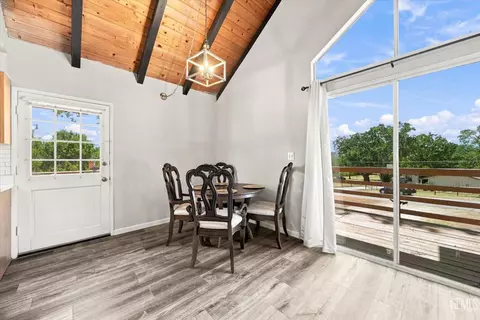 Dining - 24220 Arroyo Ct, Tehachapi, CA 93561 photo 2 of 2