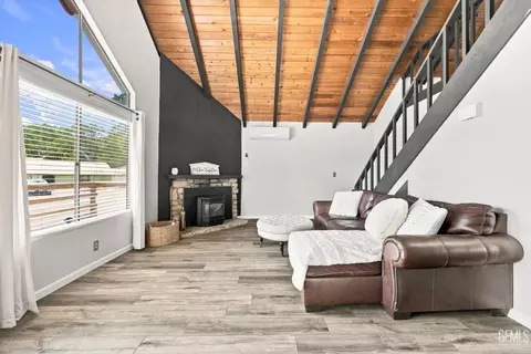 Living - 24220 Arroyo Ct, Tehachapi, CA 93561 photo 1 of 1