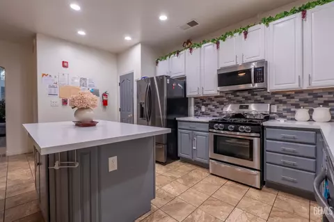 Kitchen - 901 Cabernet Dr, Wasco, CA 93280 photo 1 of 2