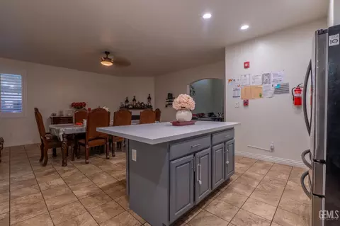 Dining - 901 Cabernet Dr, Wasco, CA 93280 photo 1 of 3