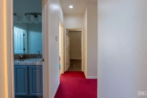 Entry Way - 901 Cabernet Dr, Wasco, CA 93280 photo 6 of 10