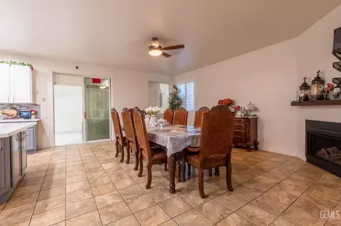 Dining - 901 Cabernet Dr, Wasco, CA 93280 photo 2 of 3