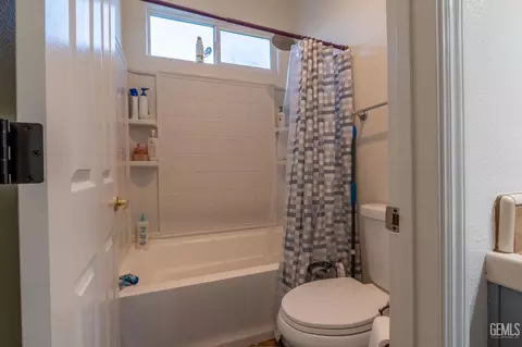 Bath - 901 Cabernet Dr, Wasco, CA 93280 photo 3 of 3