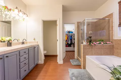 Bath - 901 Cabernet Dr, Wasco, CA 93280 photo 1 of 3
