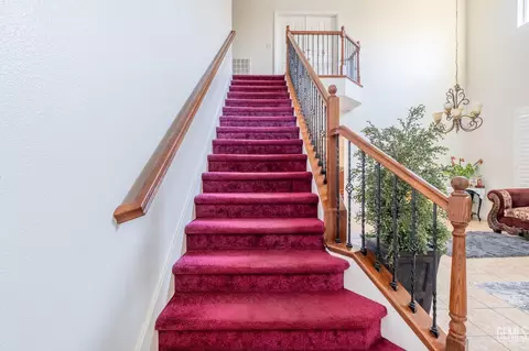 Entry Way - 901 Cabernet Dr, Wasco, CA 93280 photo 2 of 10