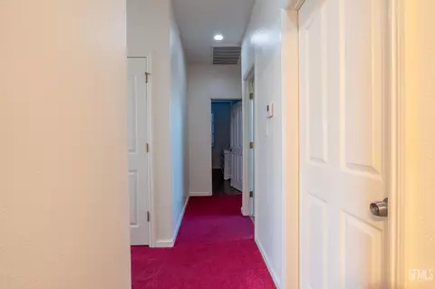 Entry Way - 901 Cabernet Dr, Wasco, CA 93280 photo 3 of 10