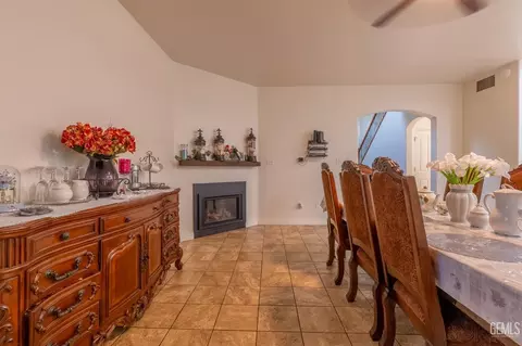 Dining - 901 Cabernet Dr, Wasco, CA 93280 photo 3 of 3